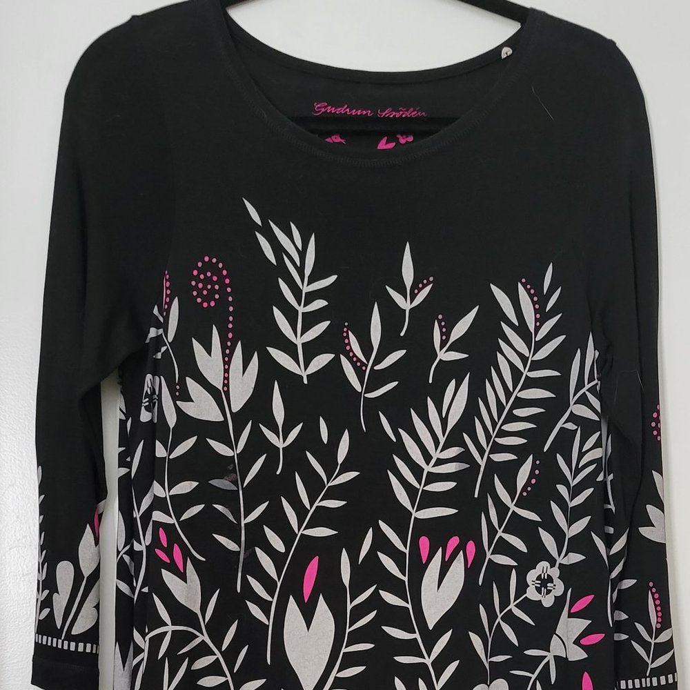 Gundrun Black with pink and white pattern Size Small